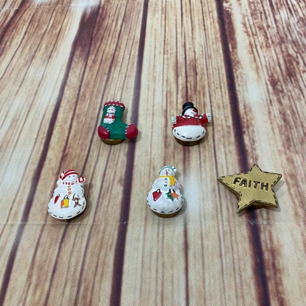 Set 5 Vintage Christmas Theme Novelty Button Covers Stocking Snowman Faith Star
